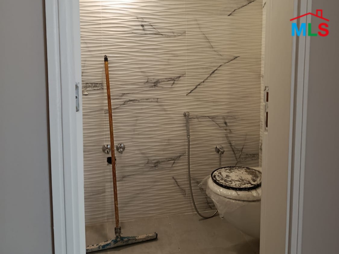 Spacious Unfurnished Apartment For Rent in Clemenceau