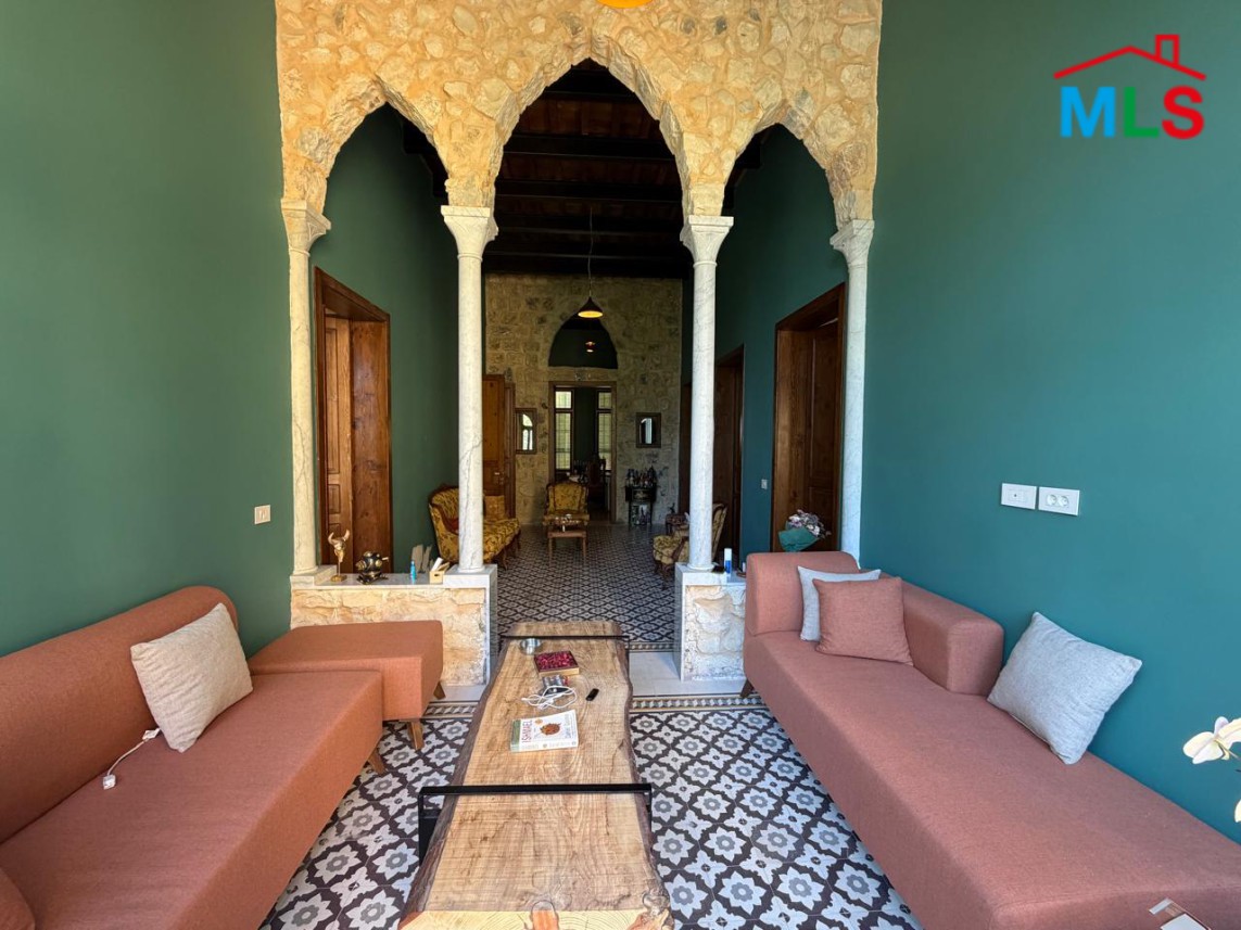 Charming & Traditional Apartment For Rent in Achrafieh, Rmeil