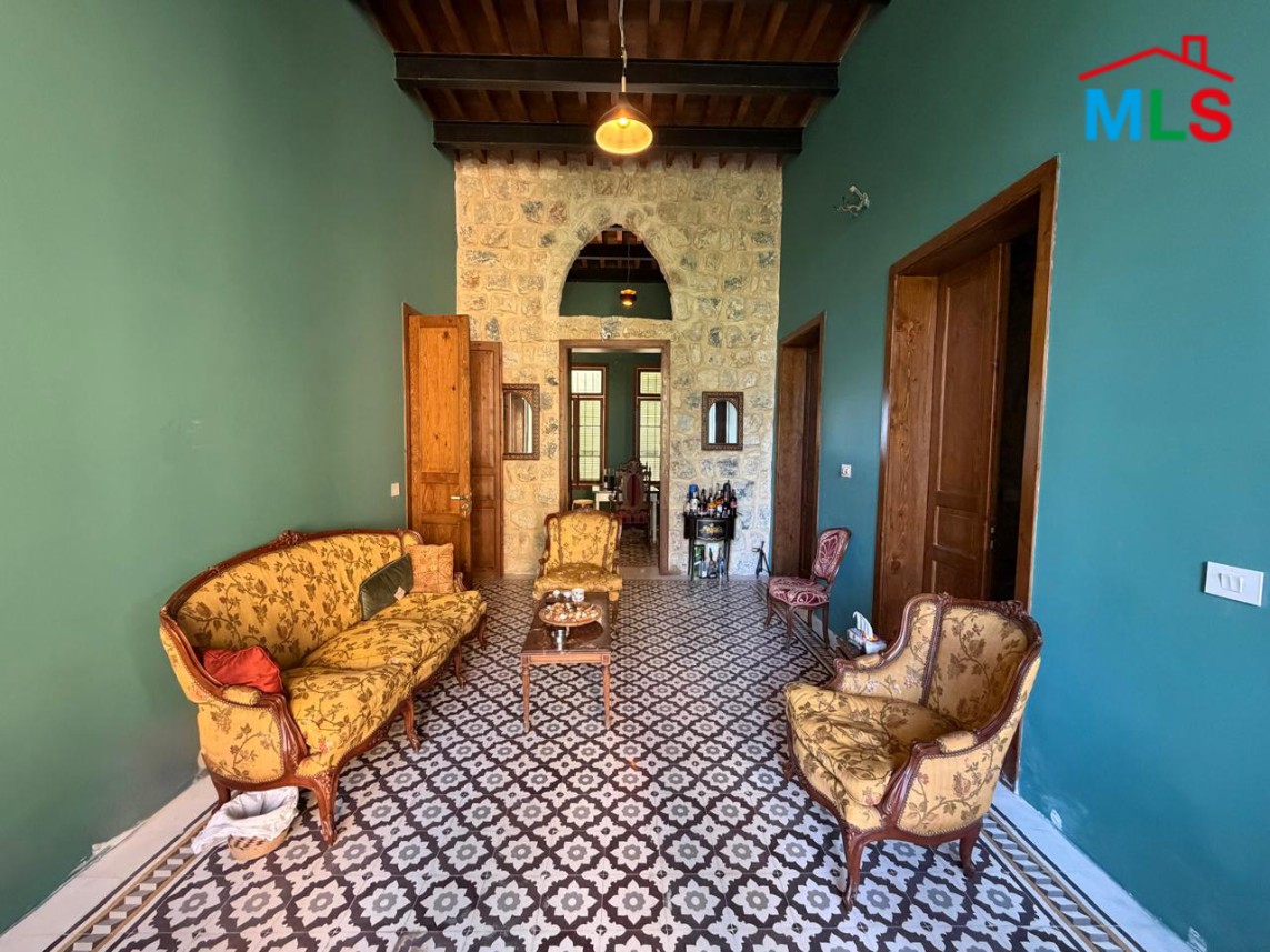 Charming & Traditional Apartment For Rent in Achrafieh, Rmeil