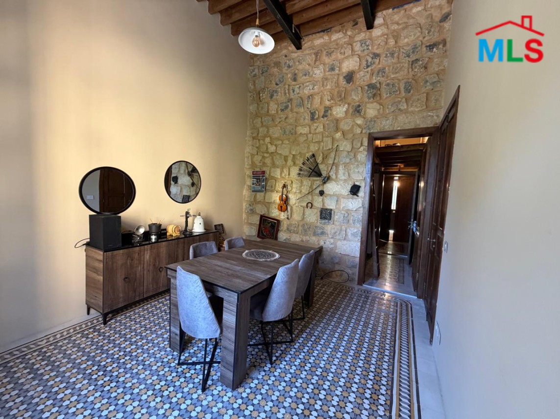 Charming & Traditional Apartment For Rent in Achrafieh, Rmeil