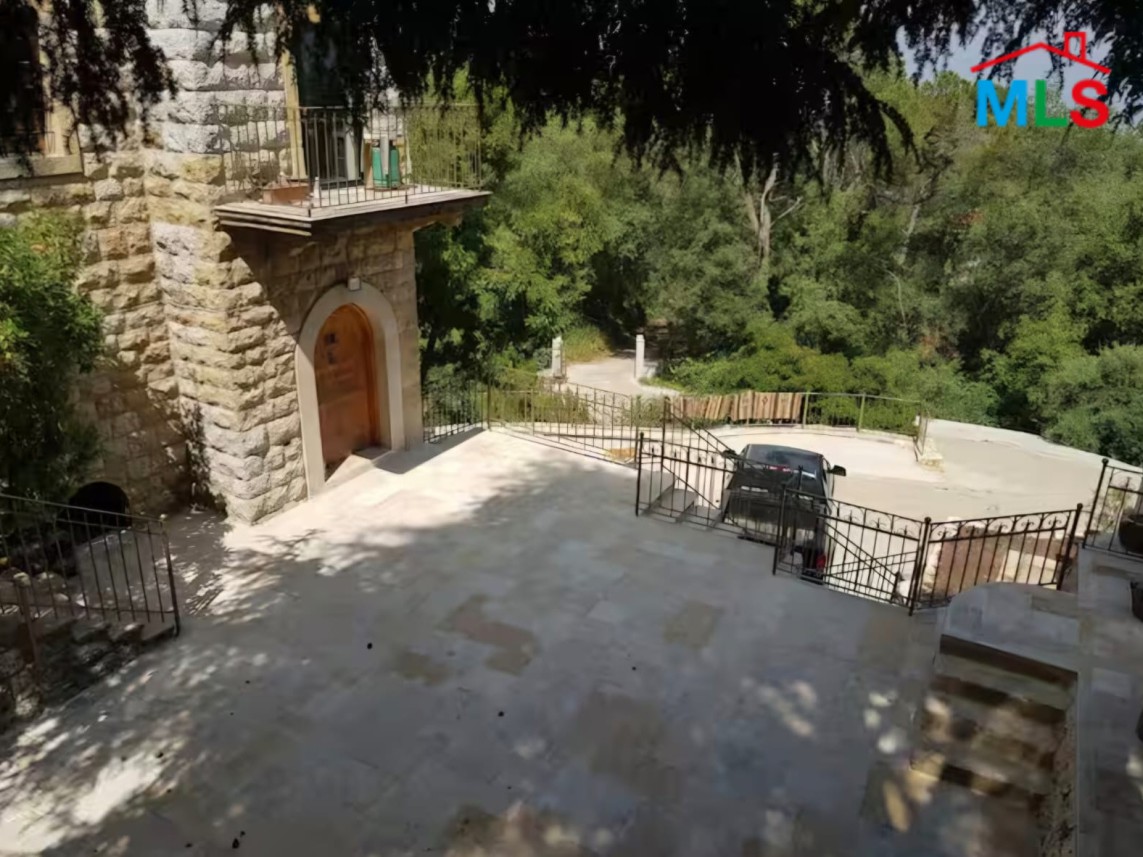 Furnished House With Terrace and Garden For Rent in Bikfaya, Naas