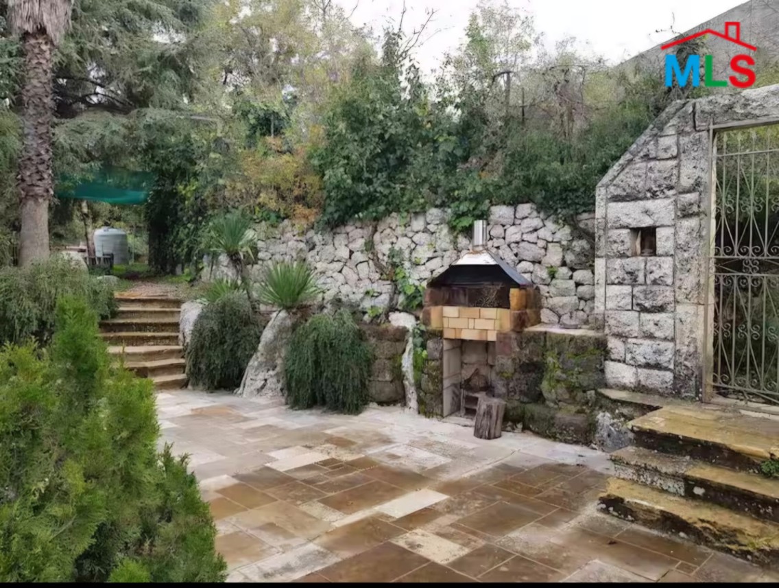 Furnished House With Terrace and Garden For Rent in Bikfaya, Naas