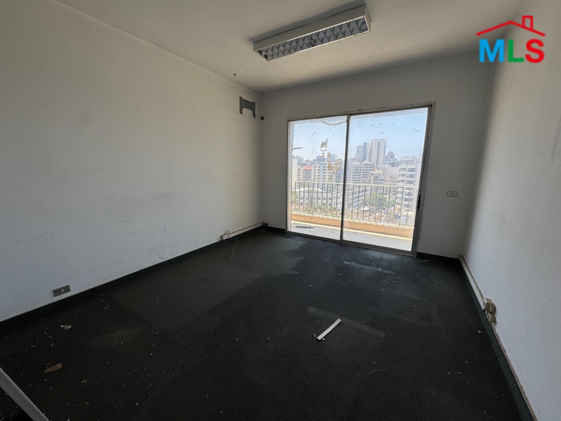 Great Deal! Spacious Apartment For Rent in Verdun, Beirut