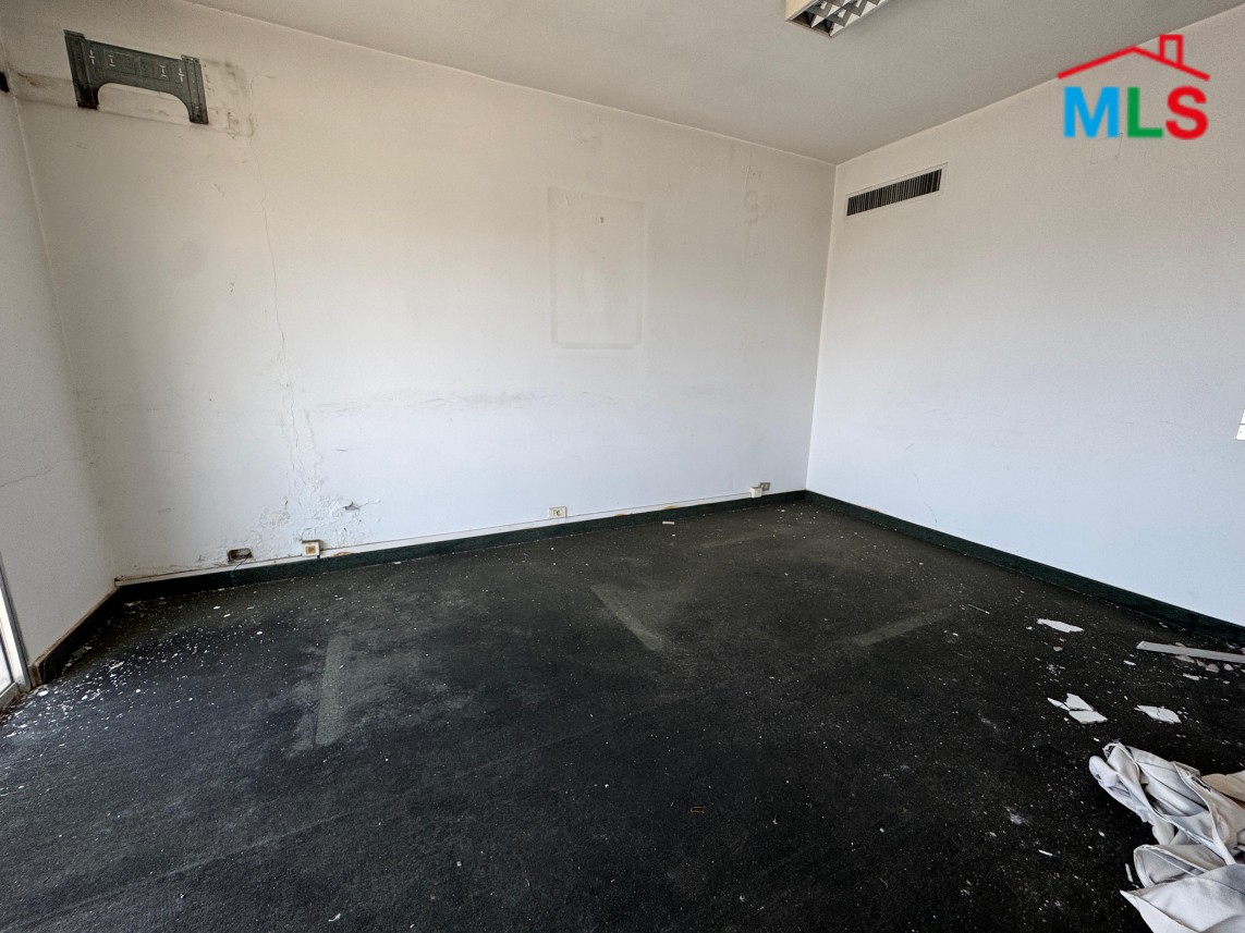 Great Deal! Spacious Apartment For Rent in Verdun, Beirut