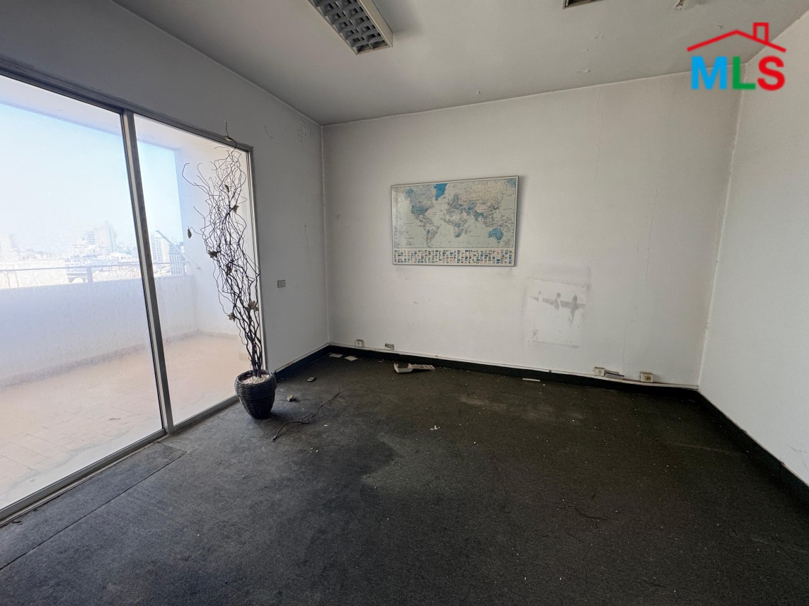 Great Deal! Spacious Apartment For Rent in Verdun, Beirut
