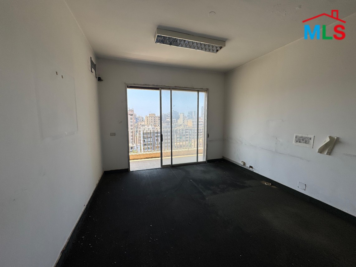 Great Deal! Spacious Apartment For Rent in Verdun, Beirut