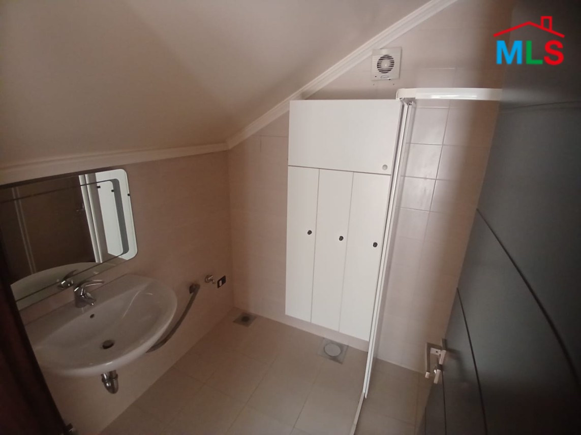 Unfurnished Roof Apartment With a Nice View For Rent in Qornet El Hamra