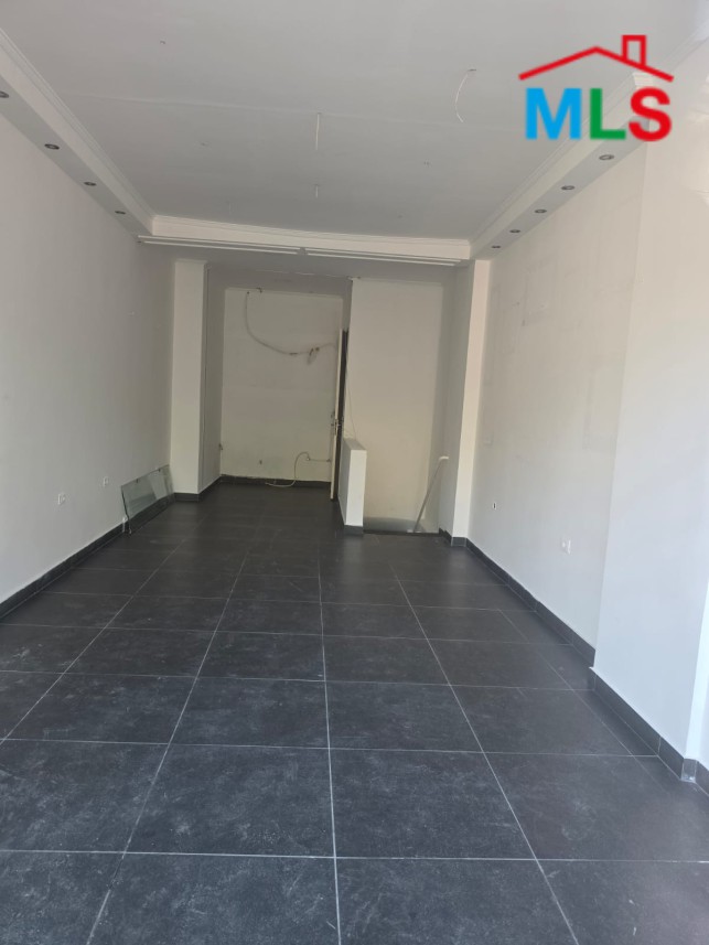 A 90 SQM Shop For Rent in Verdun
