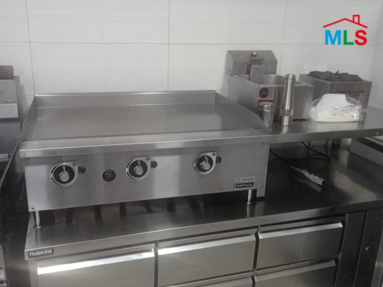 Restaurant For Rent & Equipments for Sale in Gemmayze