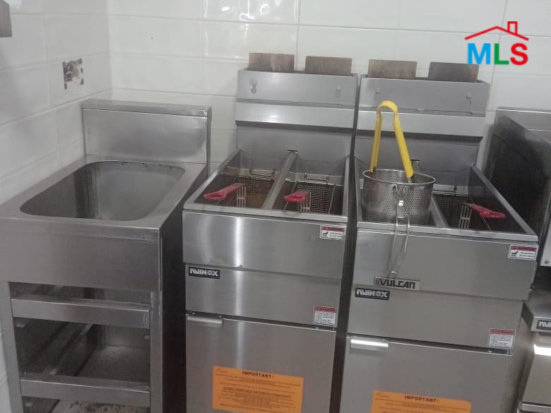 Restaurant For Rent & Equipments for Sale in Gemmayze