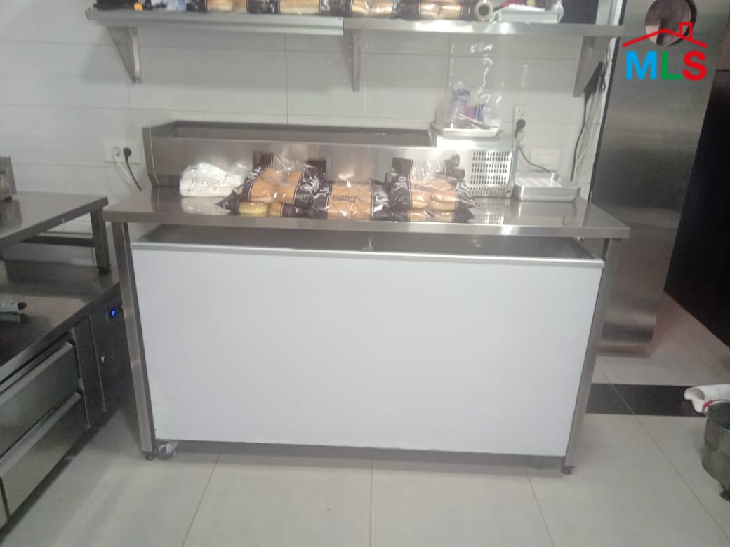 Restaurant For Rent & Equipments for Sale in Gemmayze