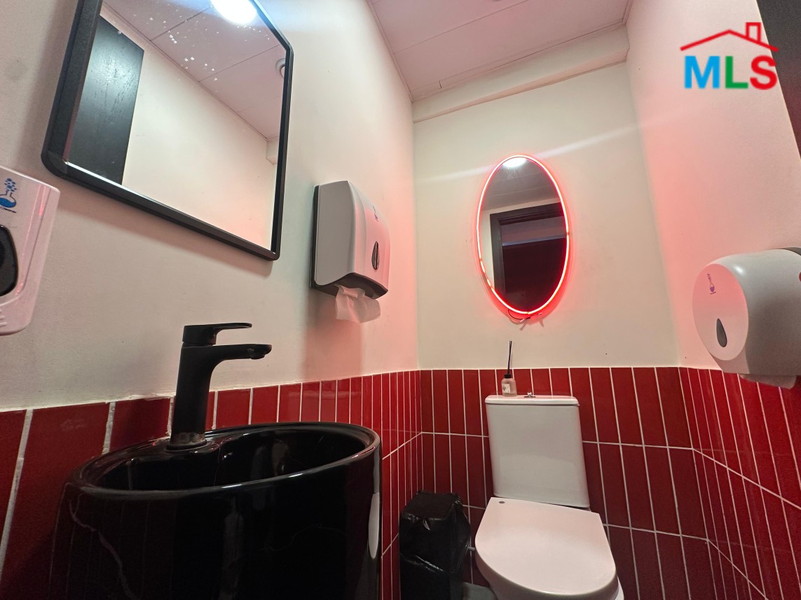 Restaurant For Rent & Equipments for Sale in Gemmayze