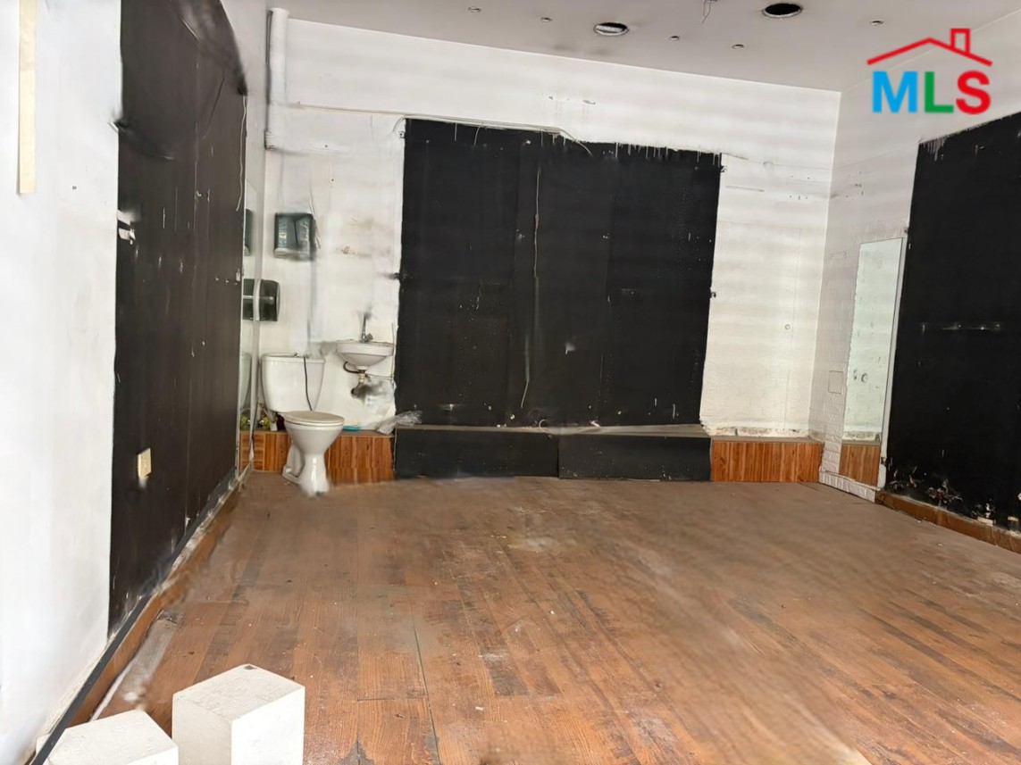 25 SQM Shop For Rent in Prime Location in Achrafieh, Sassine