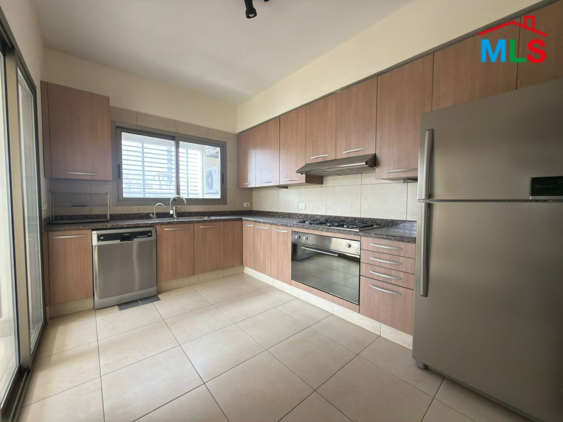 Spacious & Elegant 3-Bedroom Apartment For Rent in Achrafieh, Sassine