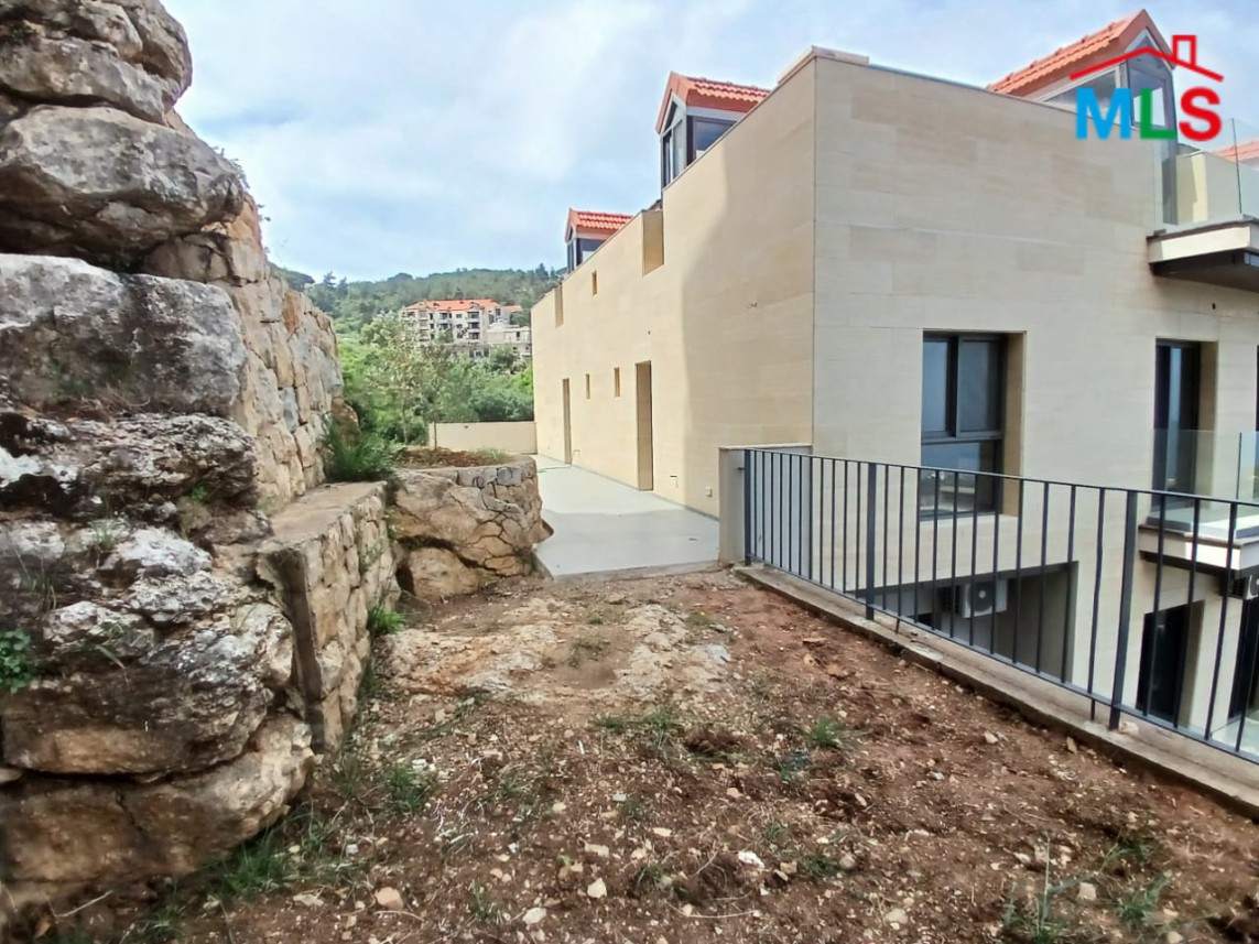 High-End Apartment with Sea and Mountain View For Rent in Roumie