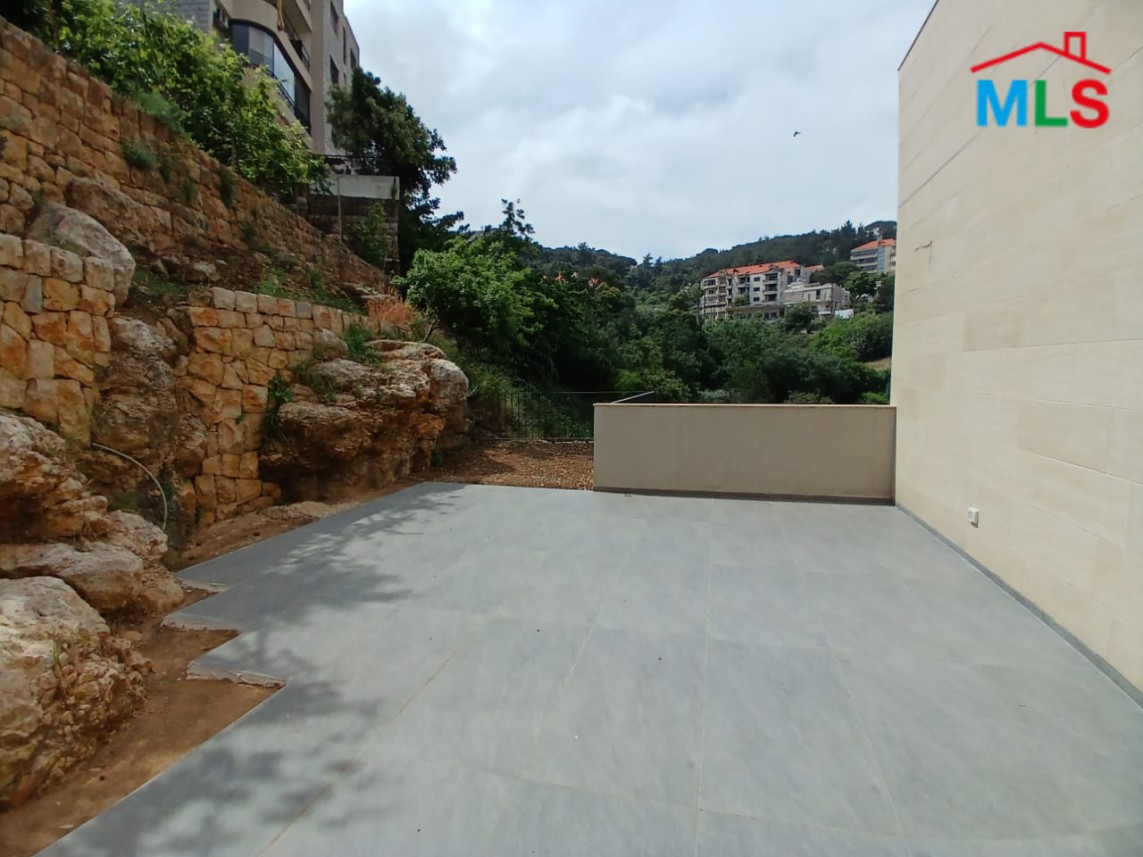 High-End Apartment with Sea and Mountain View For Rent in Roumie
