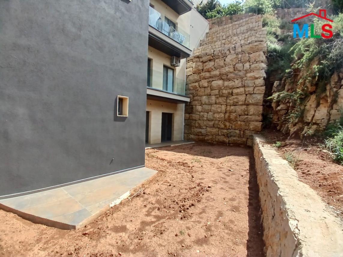 High-End Apartment with Sea and Mountain View For Rent in Roumie