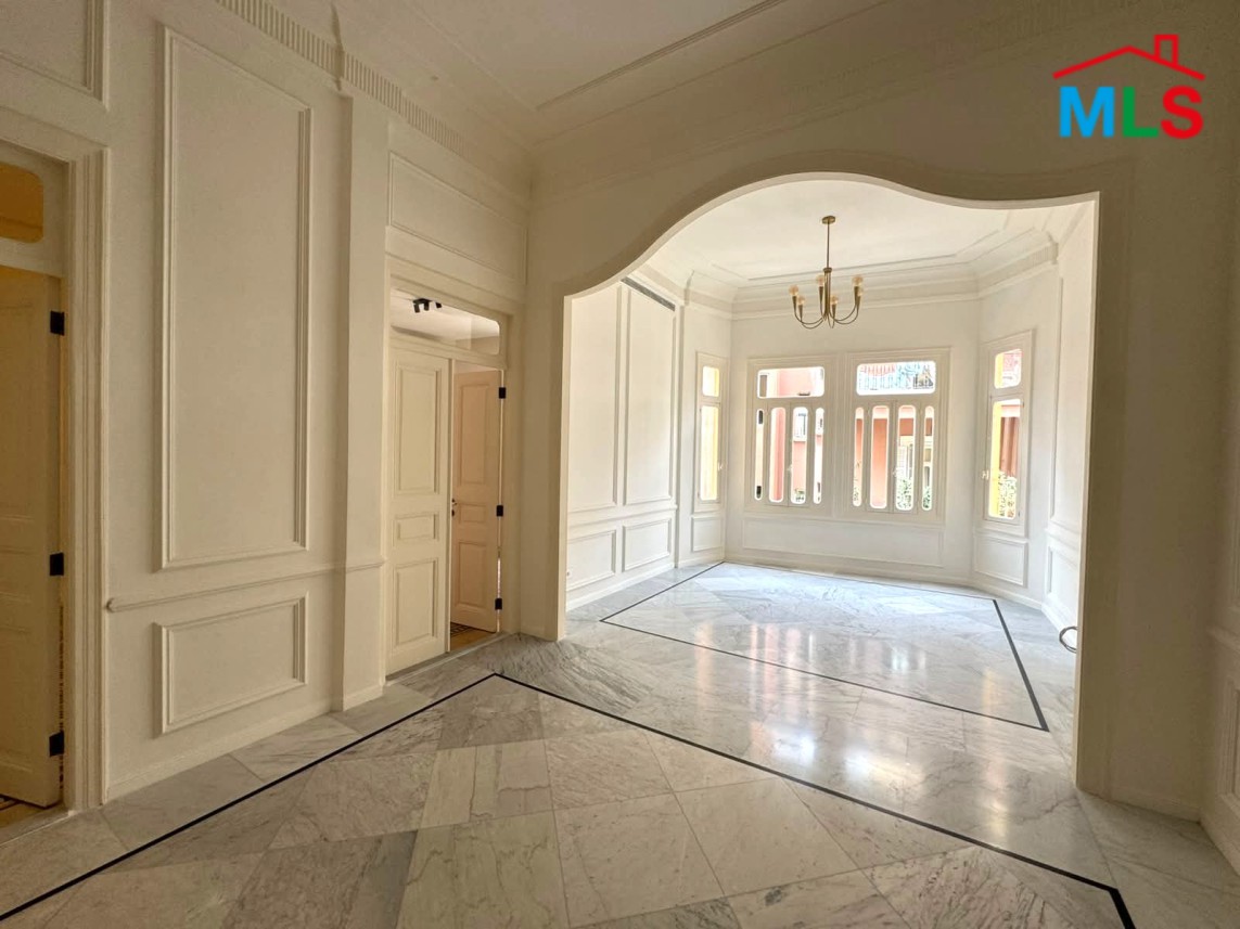 Bright Apartment For Rent in Achrafieh, Abed Al Wahab