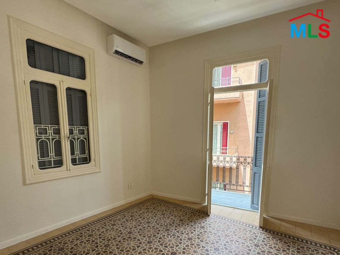 Bright Apartment For Rent in Achrafieh, Abed Al Wahab