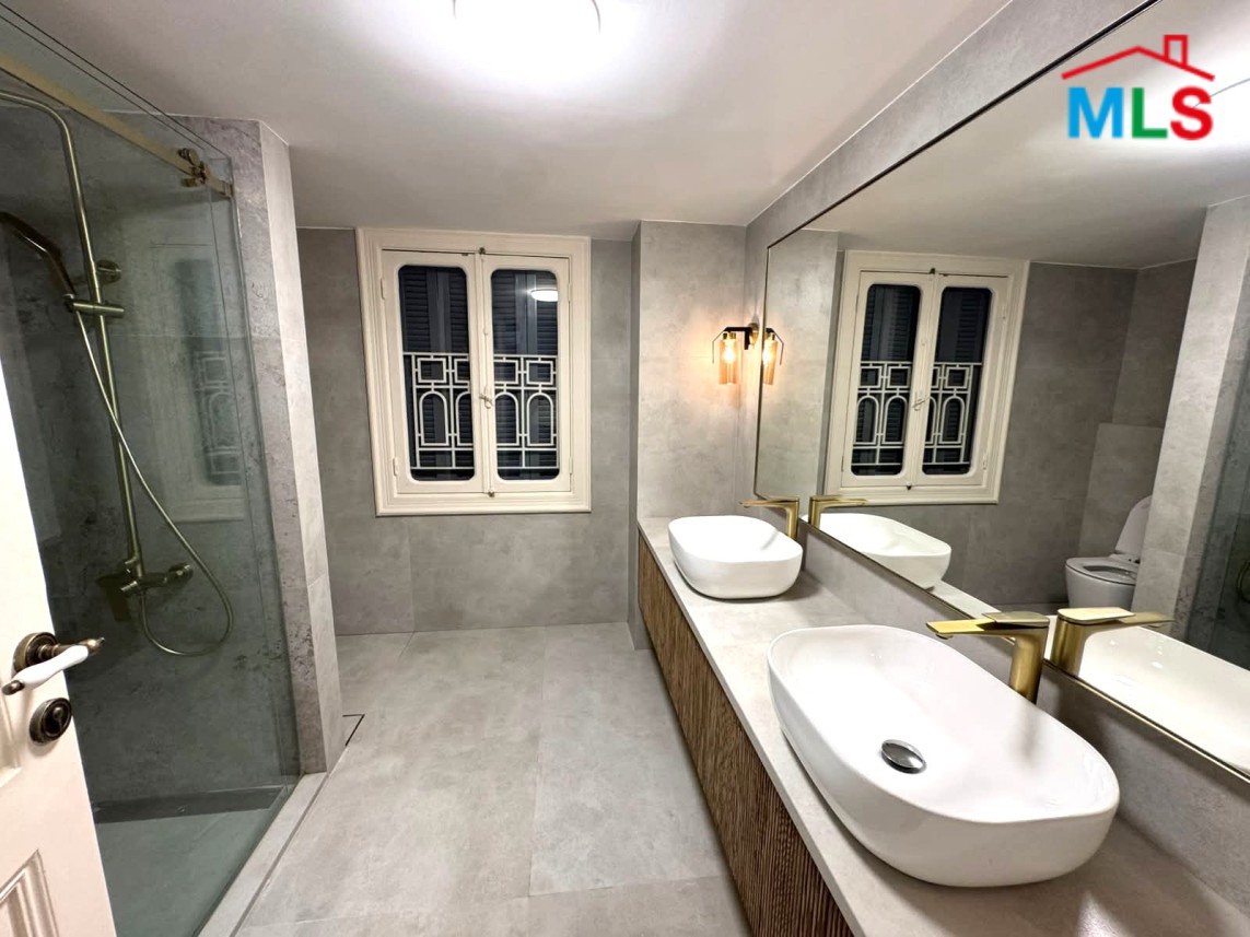 Bright Apartment For Rent in Achrafieh, Abed Al Wahab