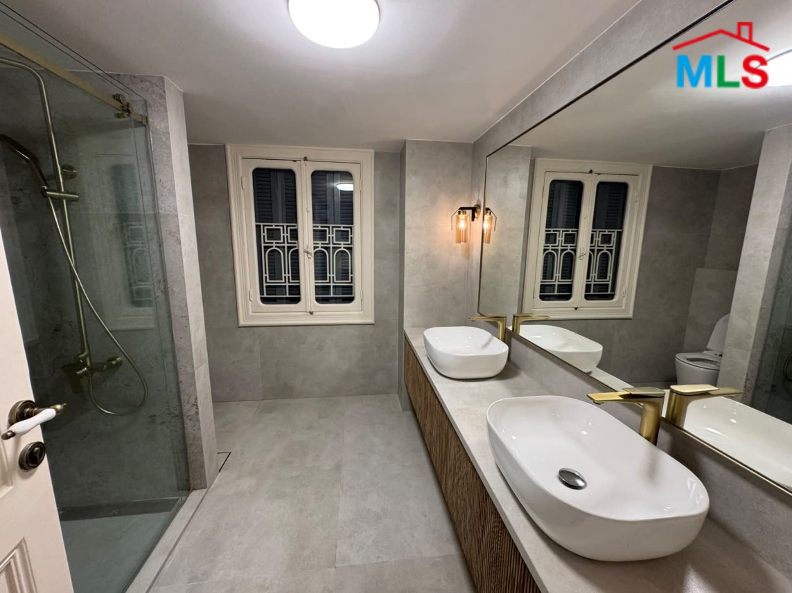 Bright Apartment For Rent in Achrafieh, Abed Al Wahab