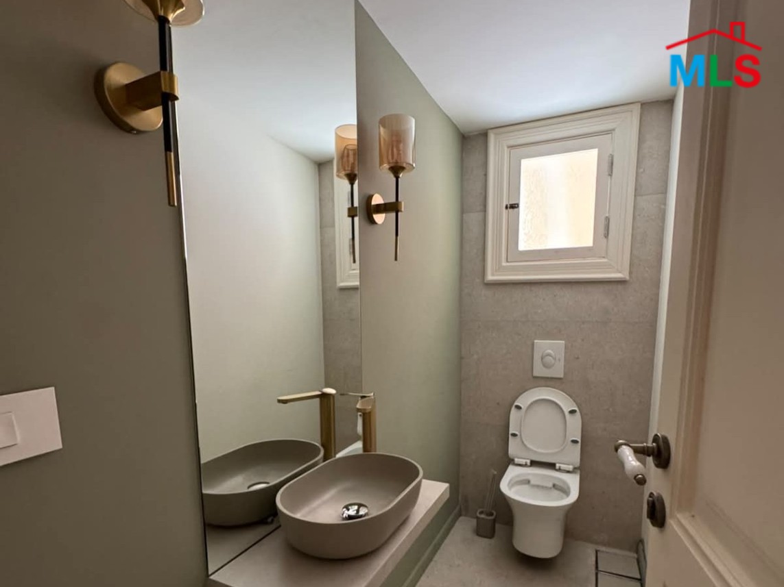 Bright Apartment For Rent in Achrafieh, Abed Al Wahab