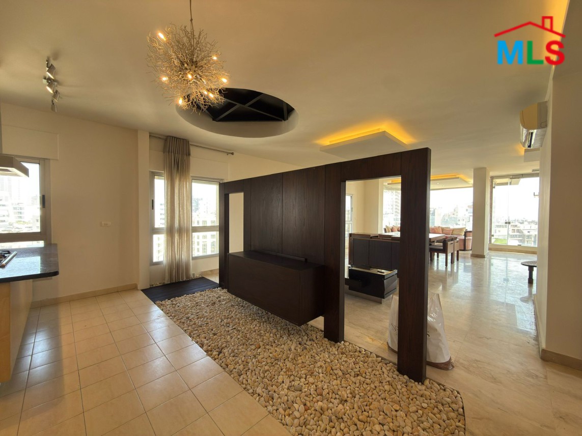 Elegant Apartment with City View For Rent in Achrafieh, Sassine