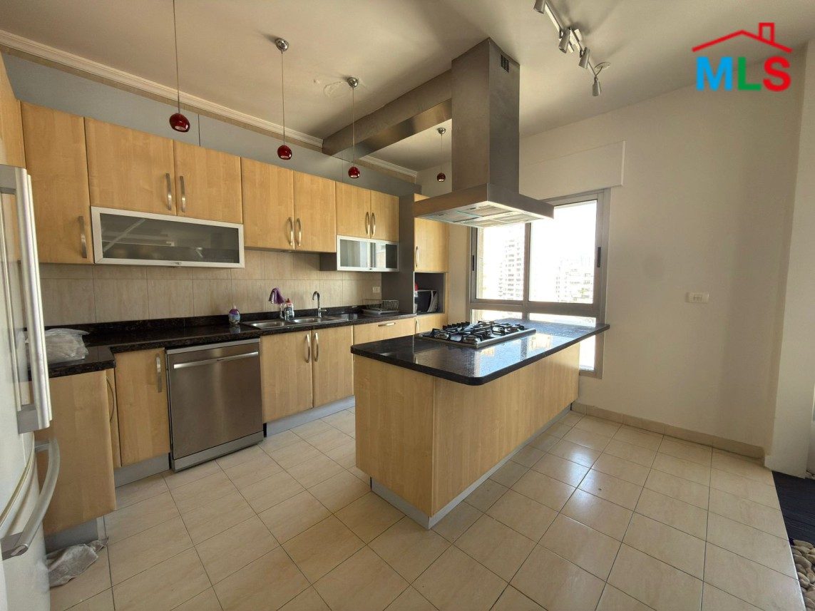 Elegant Apartment with City View For Rent in Achrafieh, Sassine