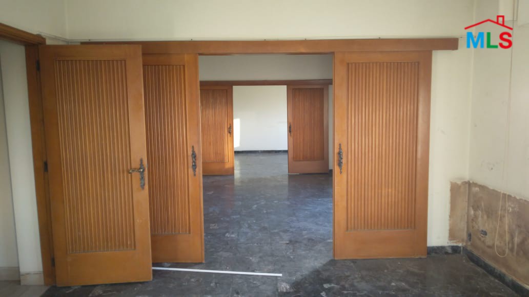 A 300 SQM Office For Rent in Zalka