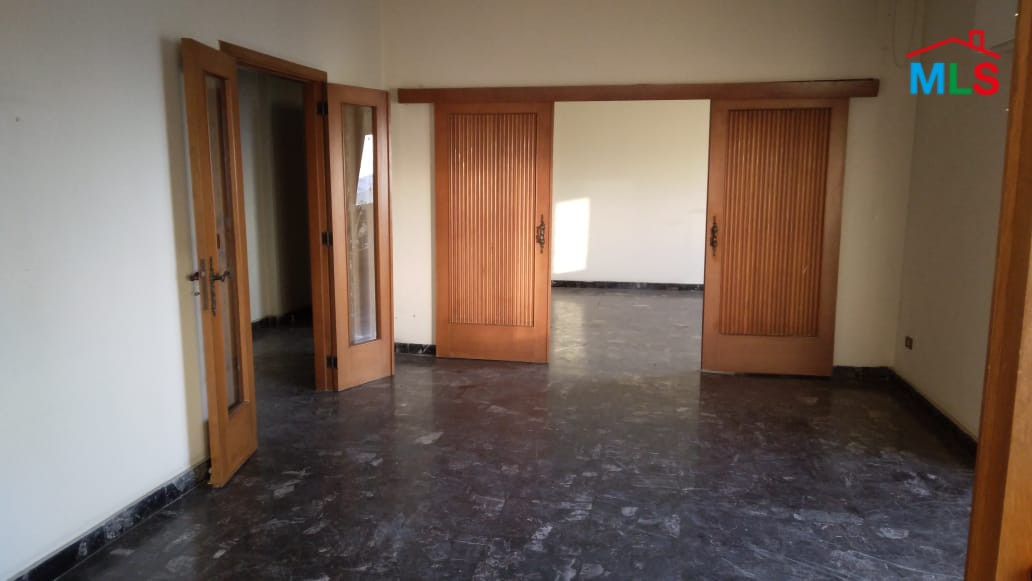 A 300 SQM Office For Rent in Zalka