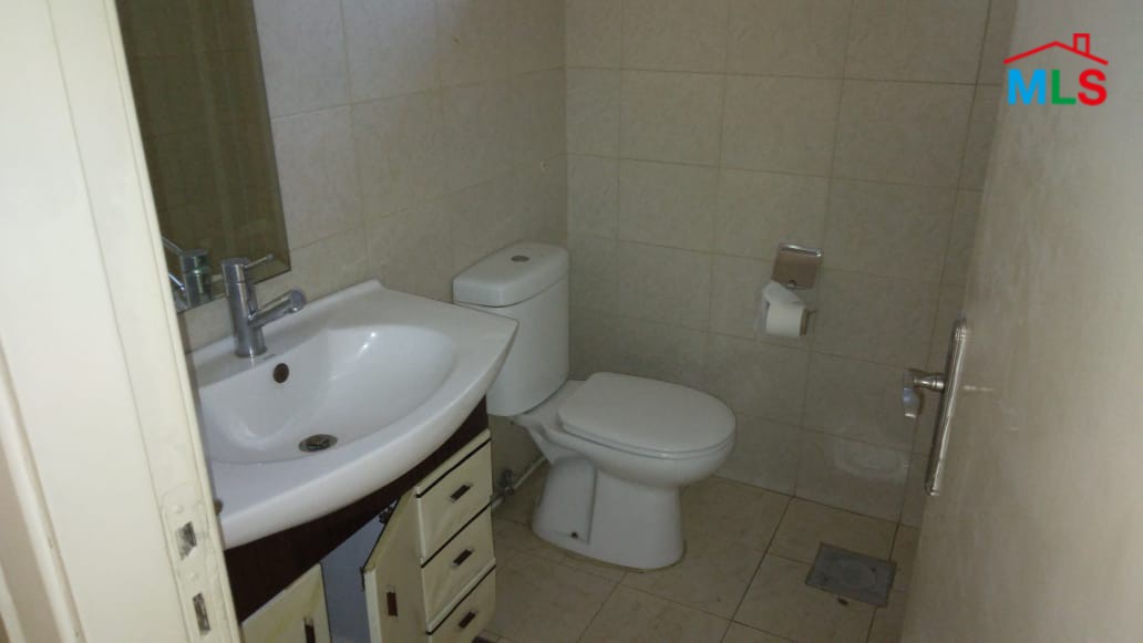 A 300 SQM Office For Rent in Zalka