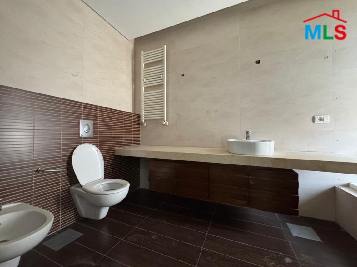 High-End & Decorated Apartment with Mountain View For Rent in Monteverde