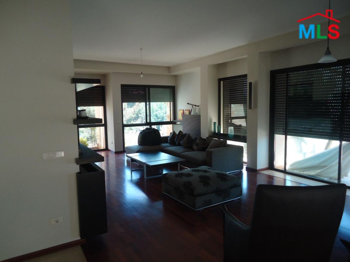 Furnished Villa With Garden & Mountain View For Rent in Shalimar, Baabdat