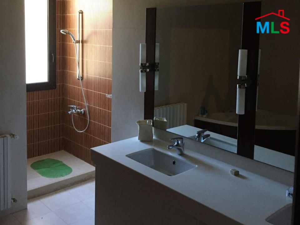 Furnished Villa With Garden & Mountain View For Rent in Shalimar, Baabdat