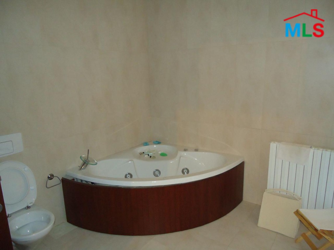 Furnished Villa With Garden & Mountain View For Rent in Shalimar, Baabdat