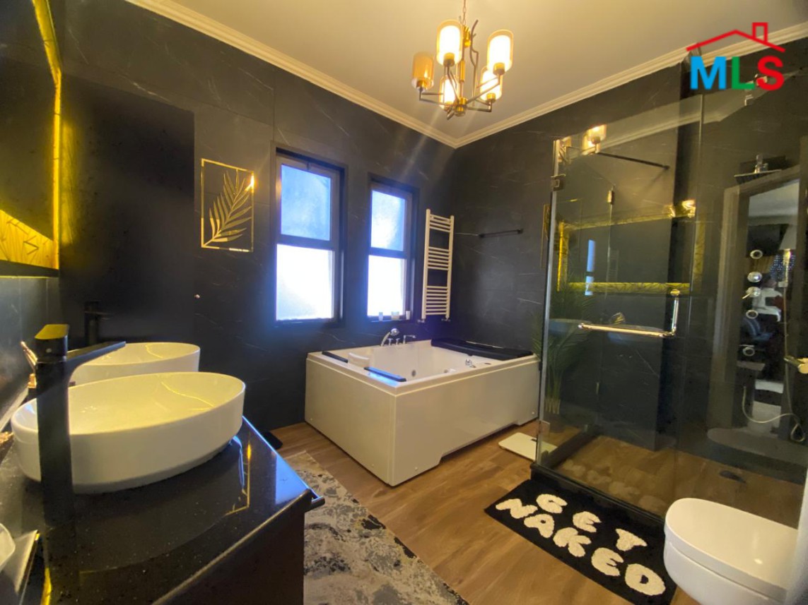 Luxury Living! Unfurnished 3-Bedroom Apartment For Rent in Uneso