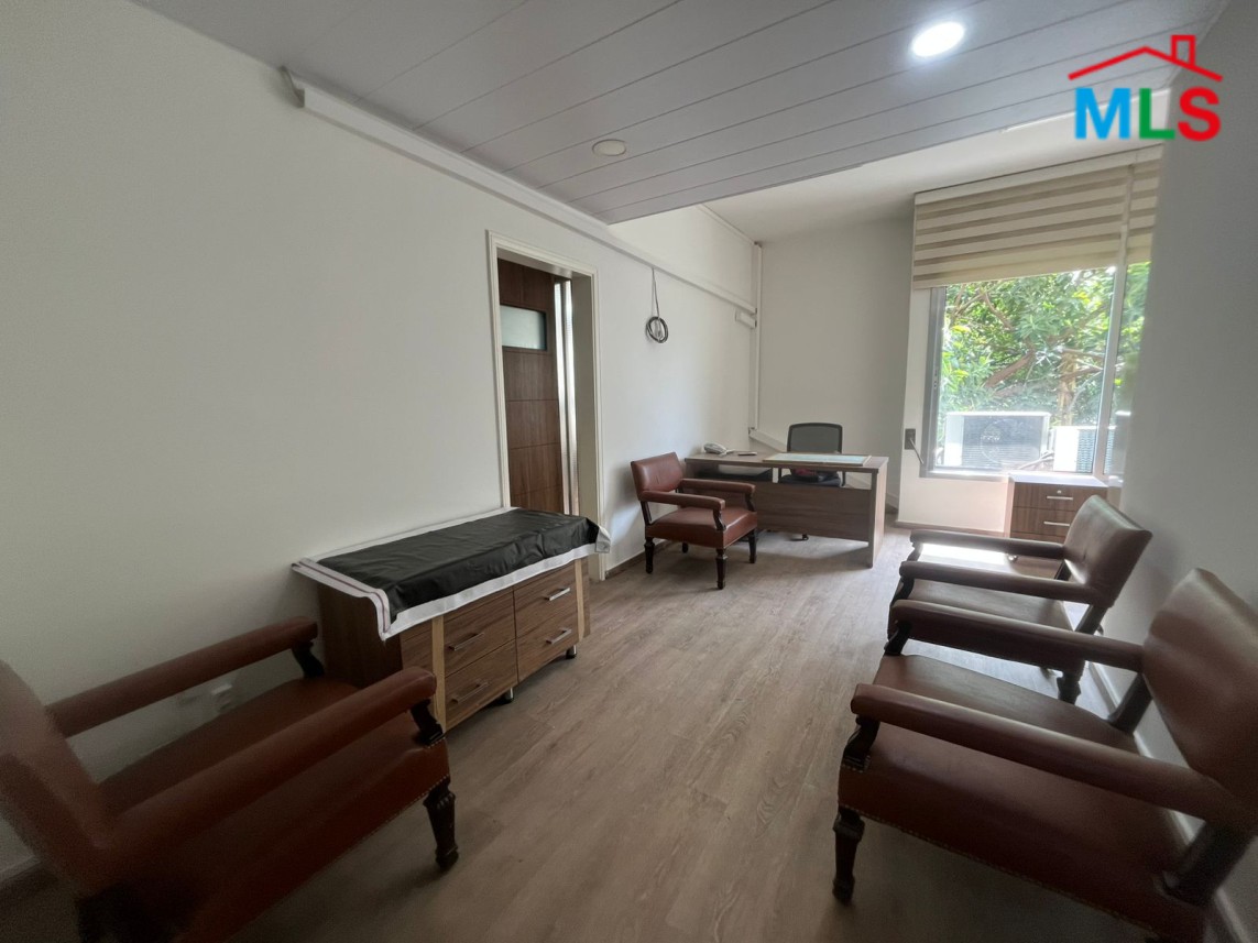 80 SQM Polyclinic For Rent in Achrafieh, Roum