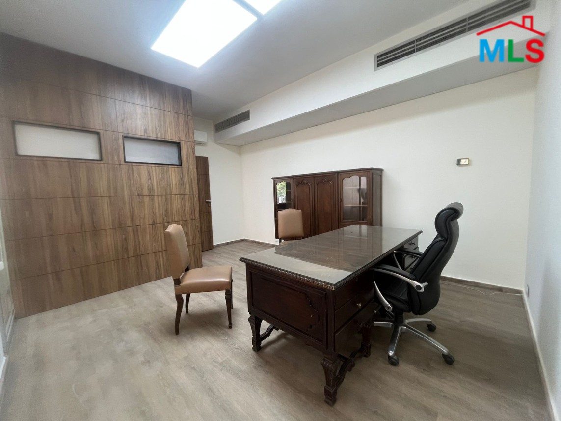 80 SQM Polyclinic For Rent in Achrafieh, Roum