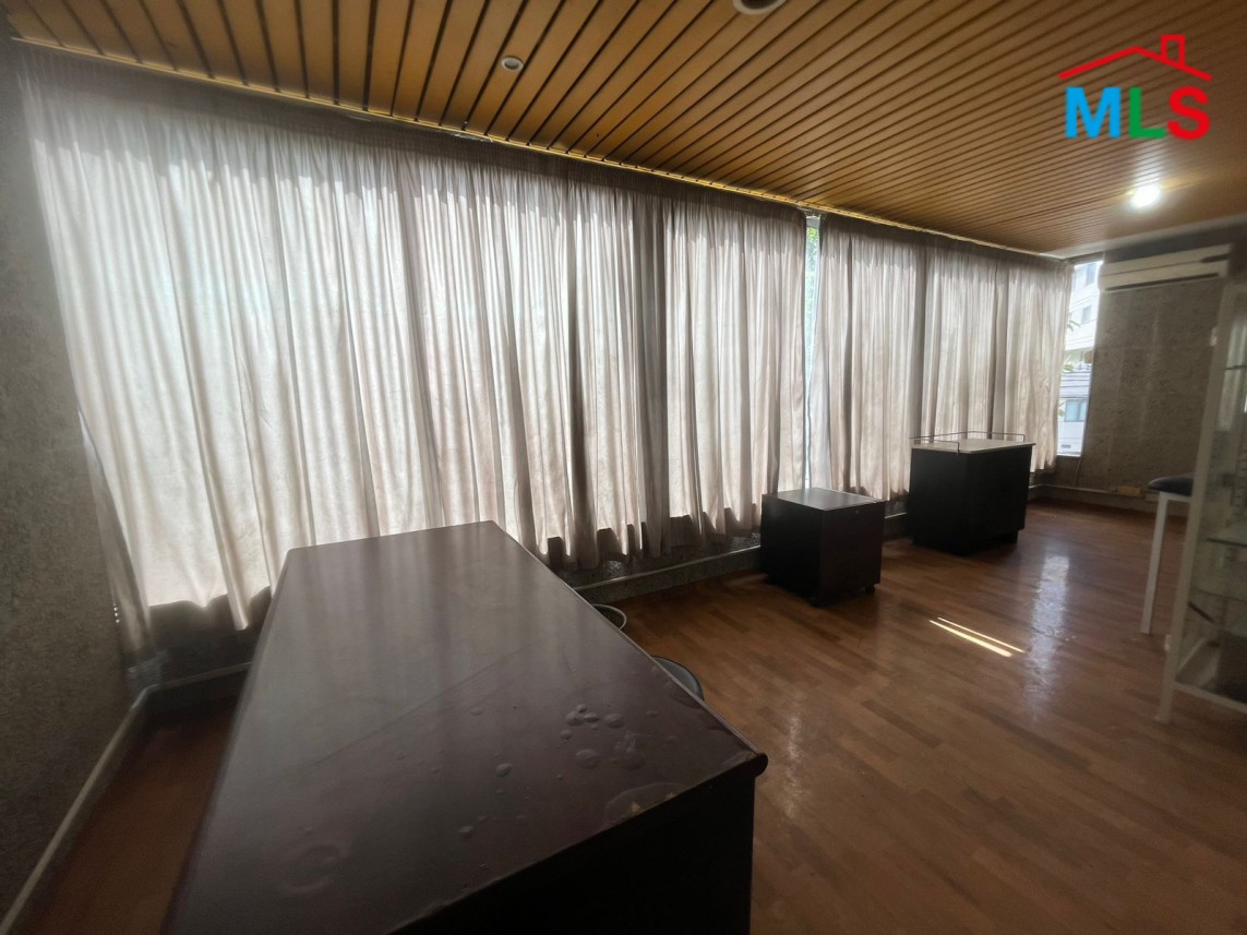 80 SQM Polyclinic For Rent in Achrafieh, Roum
