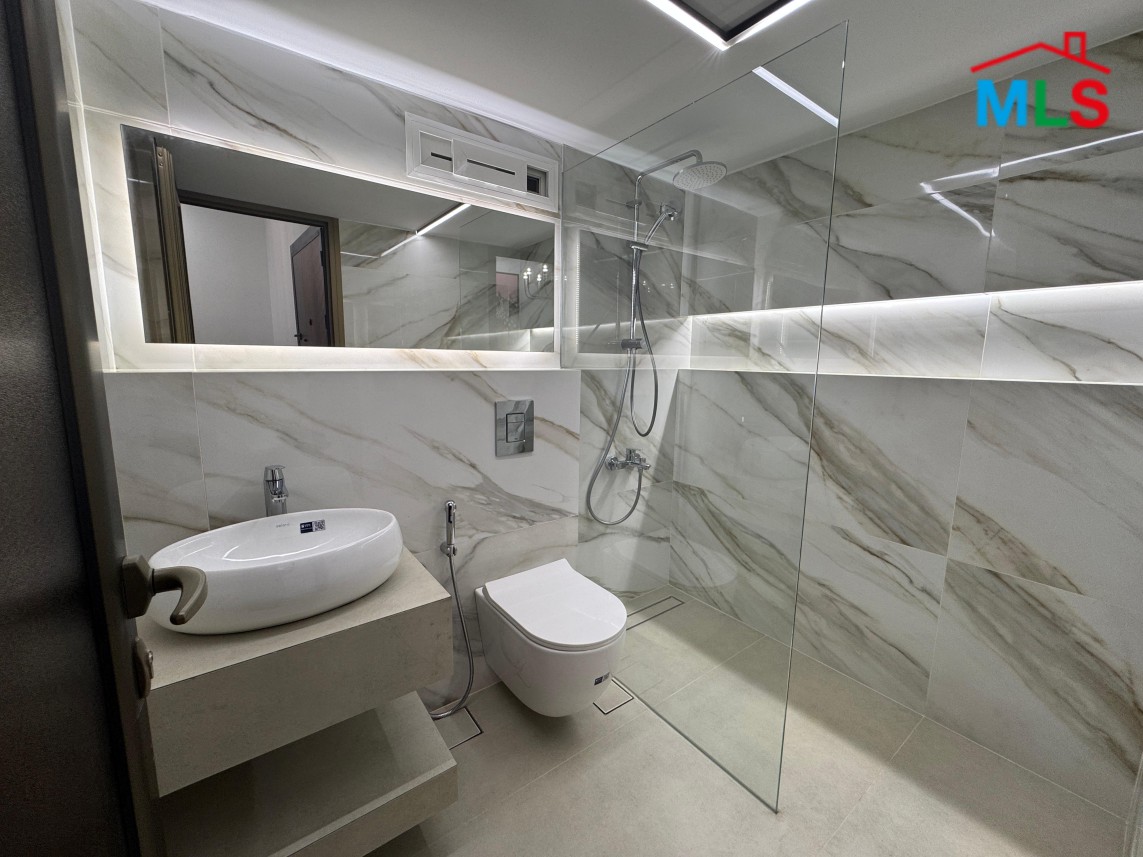 All-Inclusive! Furnished One Bedroom Apartment For Rent in Hamra, Ras Beirut
