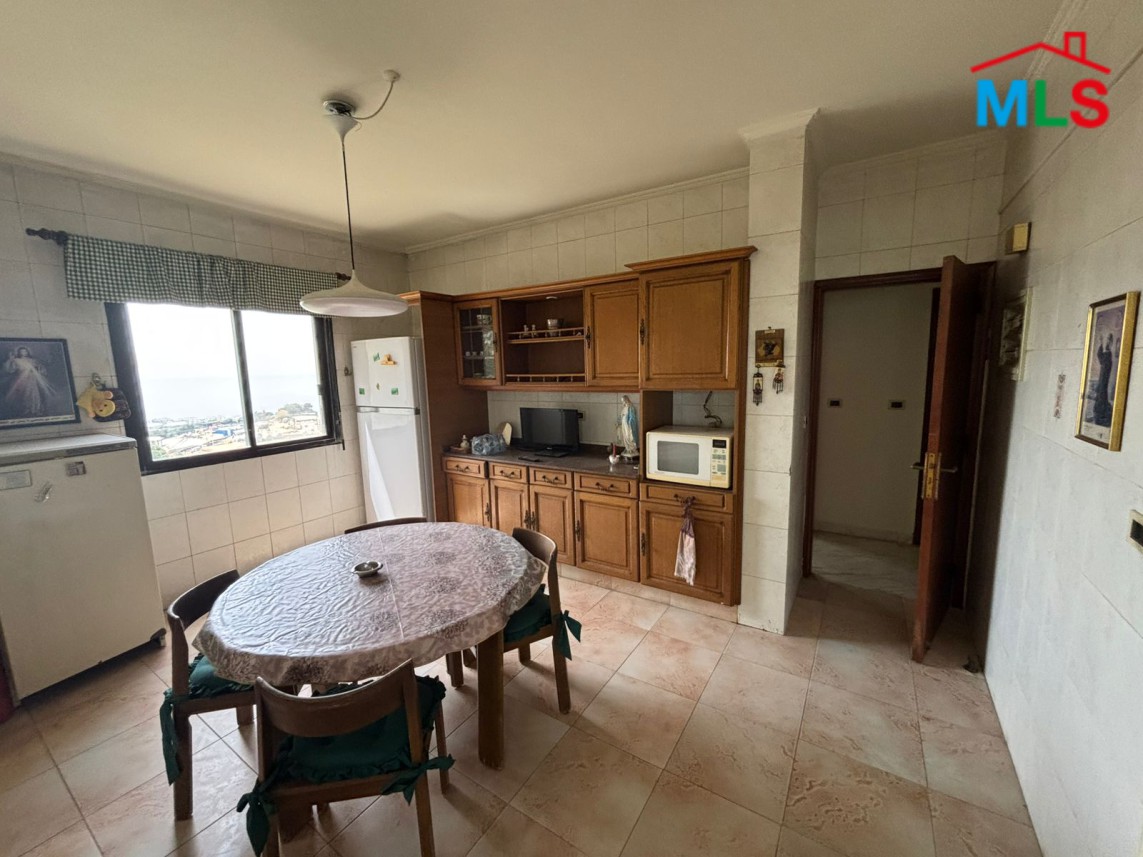 Spacious Apartment For Rent in Aoukar