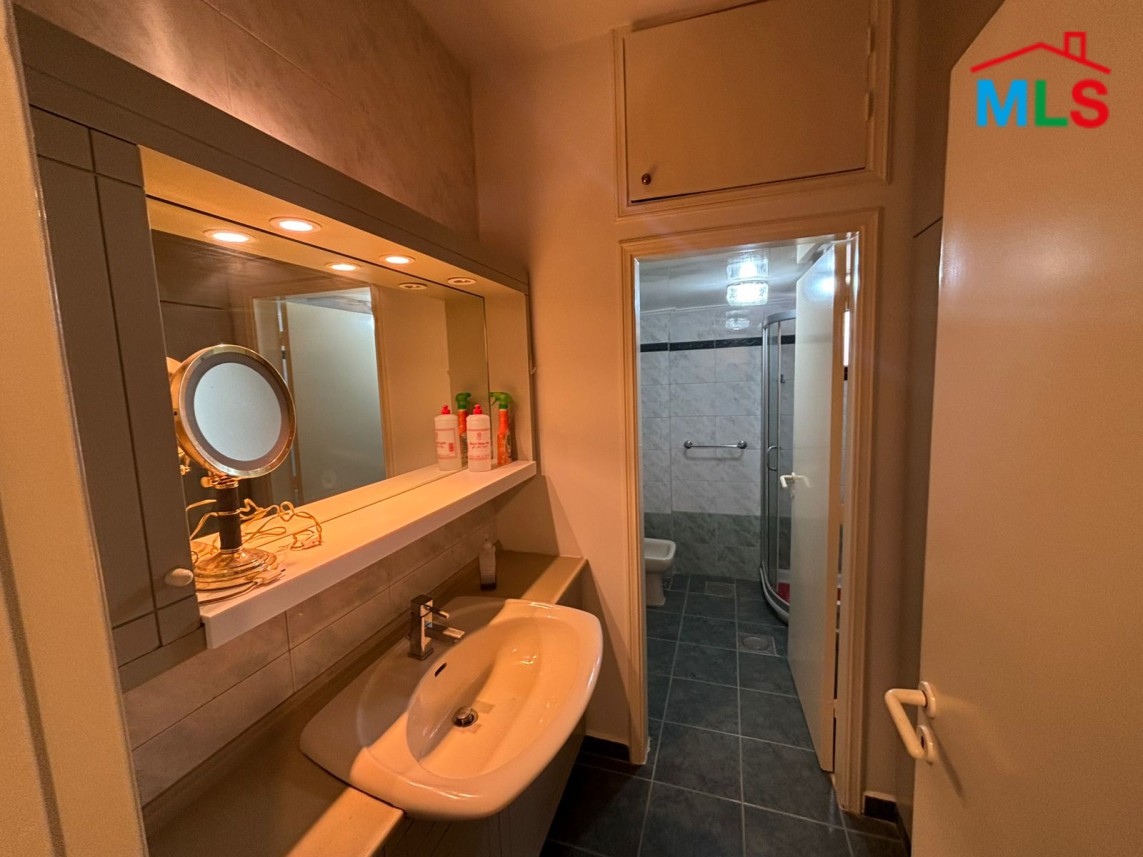 Spacious Apartment For Rent in Aoukar