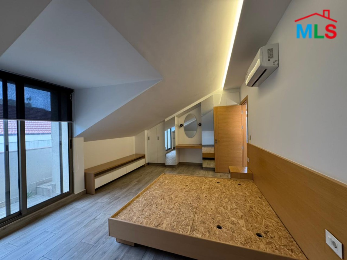 Fully Furnished And Decorated Apartment For Rent in Mansourieh