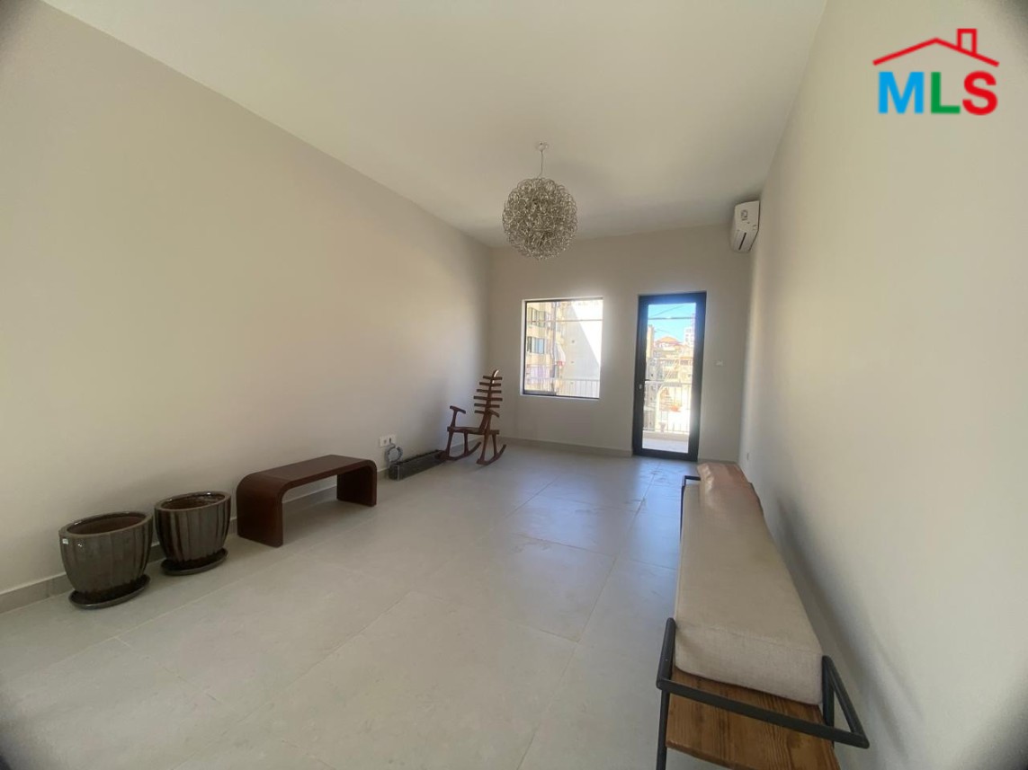 Cozy & Sunny Apartment For Rent in Verdun, Beirut