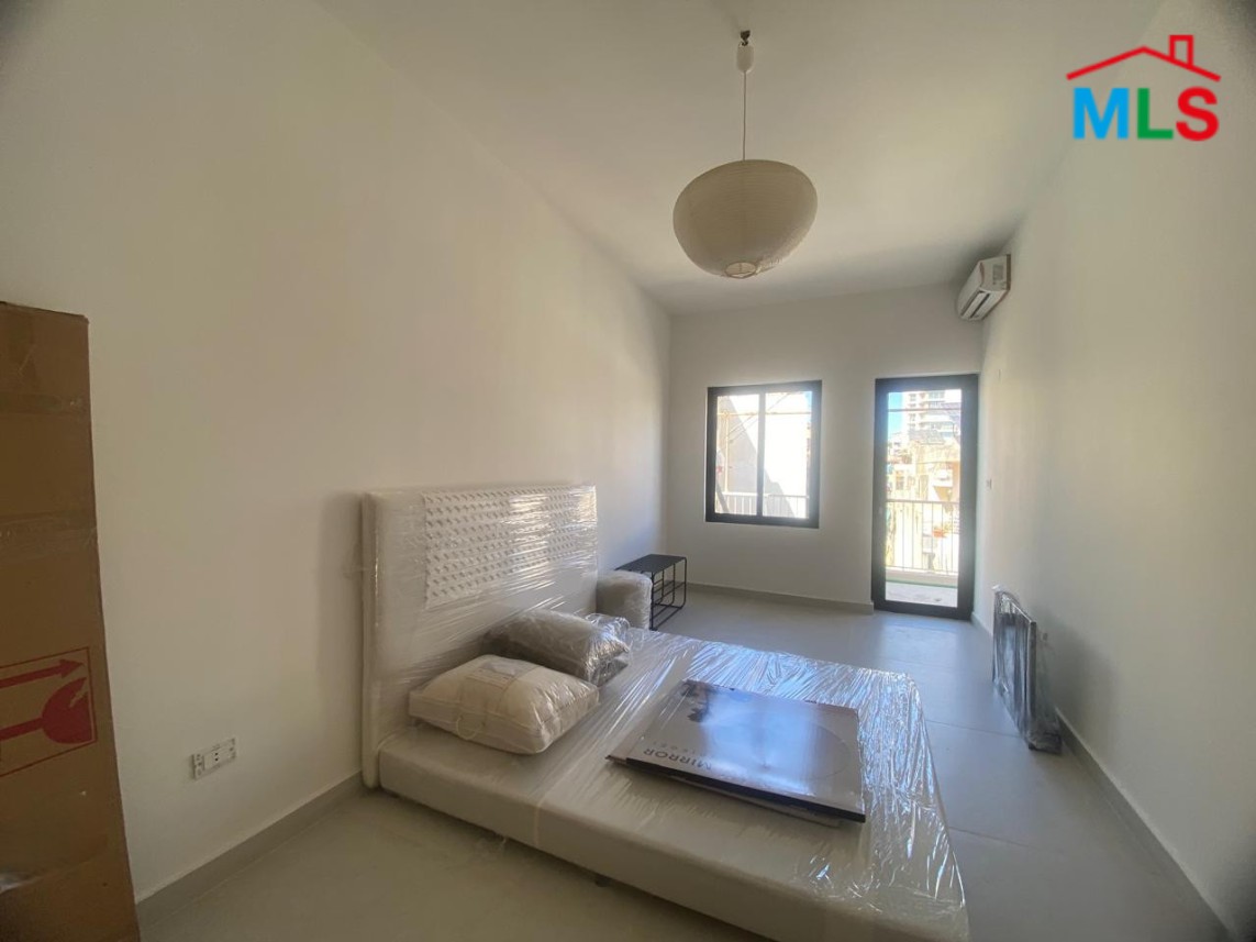 Cozy & Sunny Apartment For Rent in Verdun, Beirut