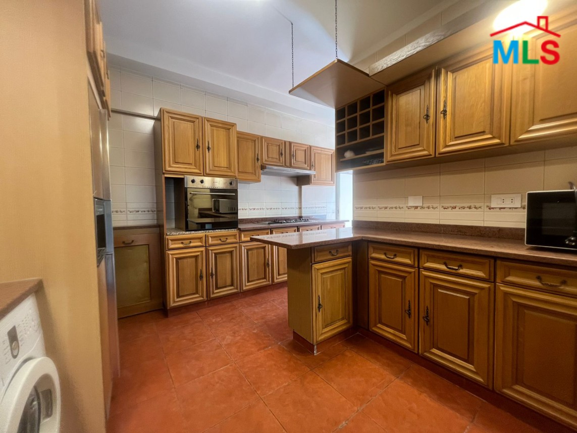 Apartment with City View For Rent in Achrafieh, Zahret El Ihsan