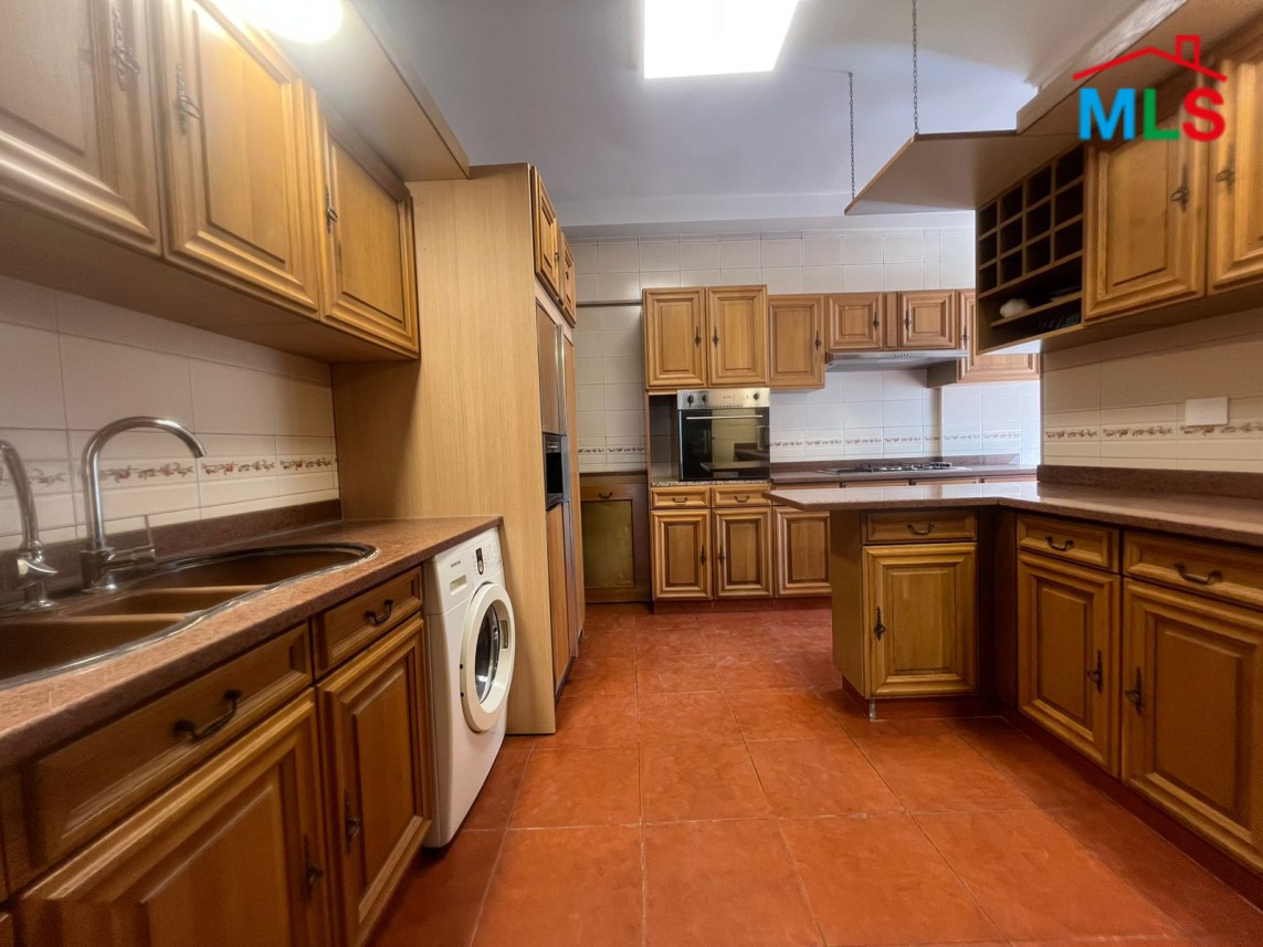 Apartment with City View For Rent in Achrafieh, Zahret El Ihsan