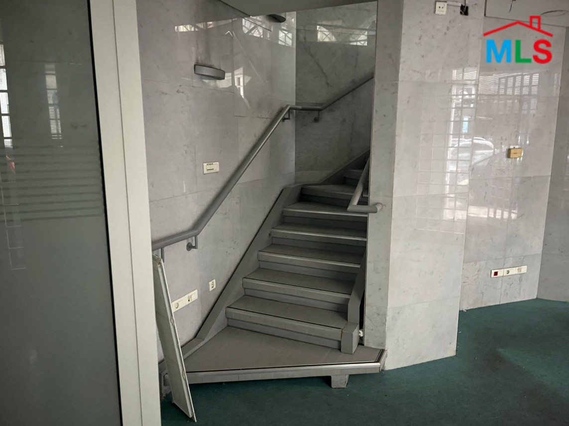 254 SQM Duplex Shop For Rent in Hamra, Ras Beirut