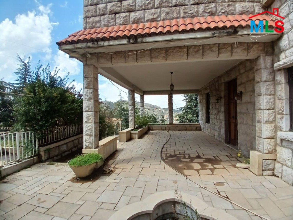 A Lebanese House For Rent in Khenchara