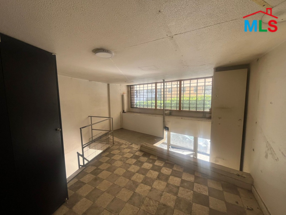 27 SQM Shop For Rent in Achrafieh, Sioufi